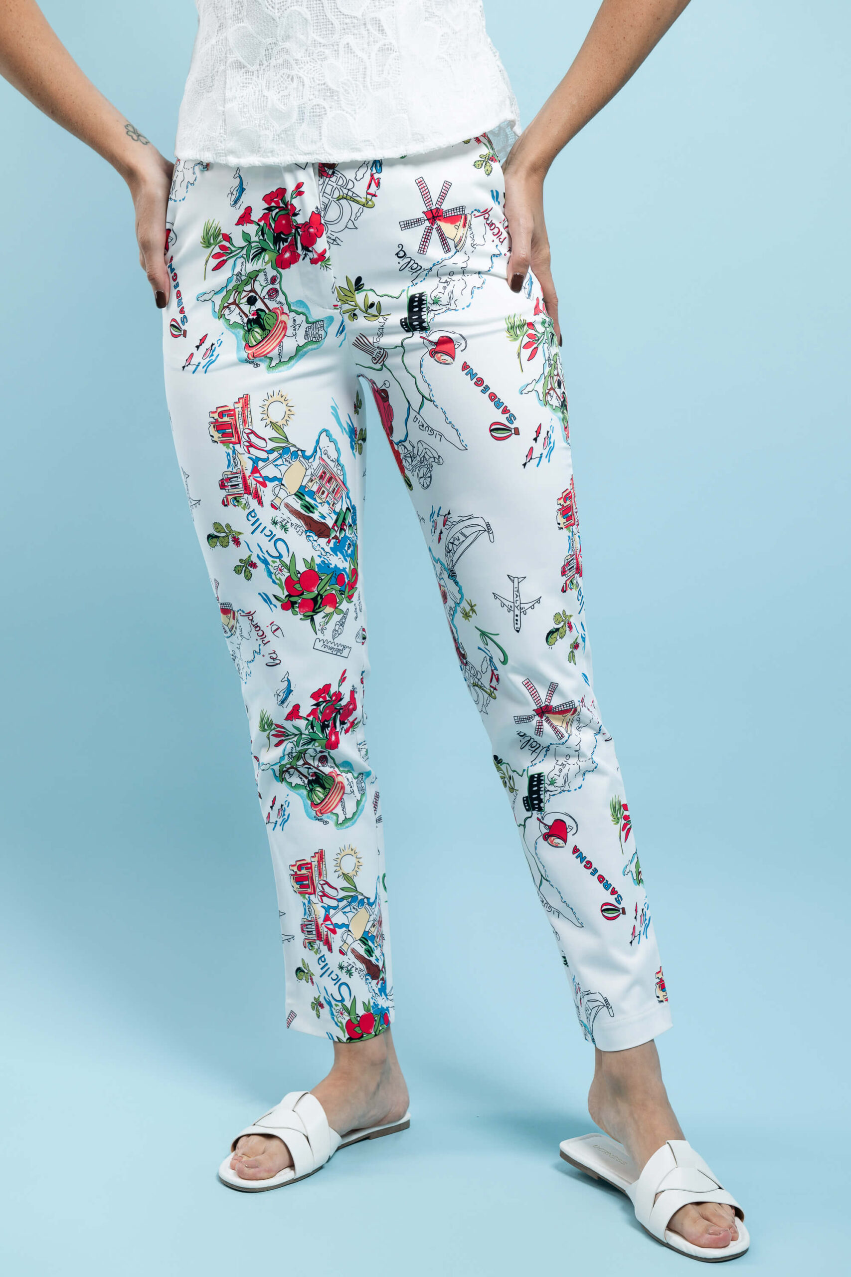 Pantalón estampado de viaje